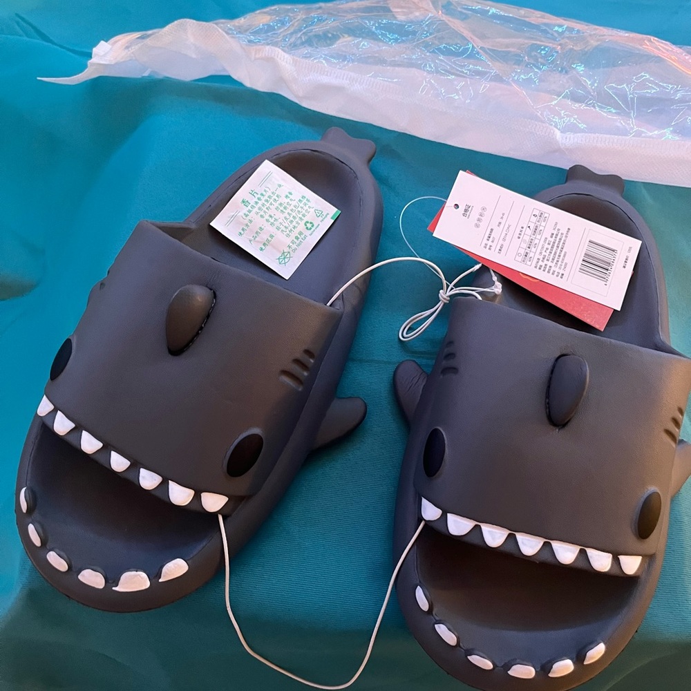 Shark fin slides